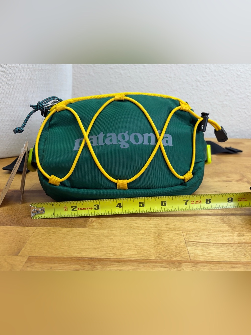 Patagonia LW Travel Mini Hip Pack 49446 Green Yellow NWT Waist Belt Bag - Picture 6 of 7